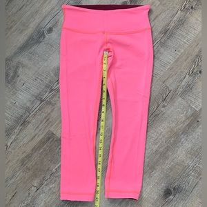 Lululemon Wunder Under Reversible crops in pink and maroon, size 4